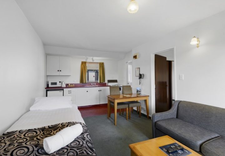 Cotswold-Motor-Inn-One-Bedroom-with-Single-2-Small