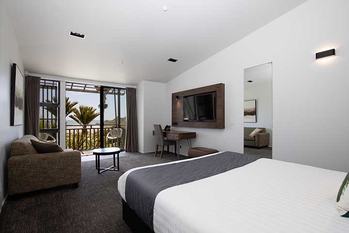 Deluxe Ocean View Suite Balcony 4-small