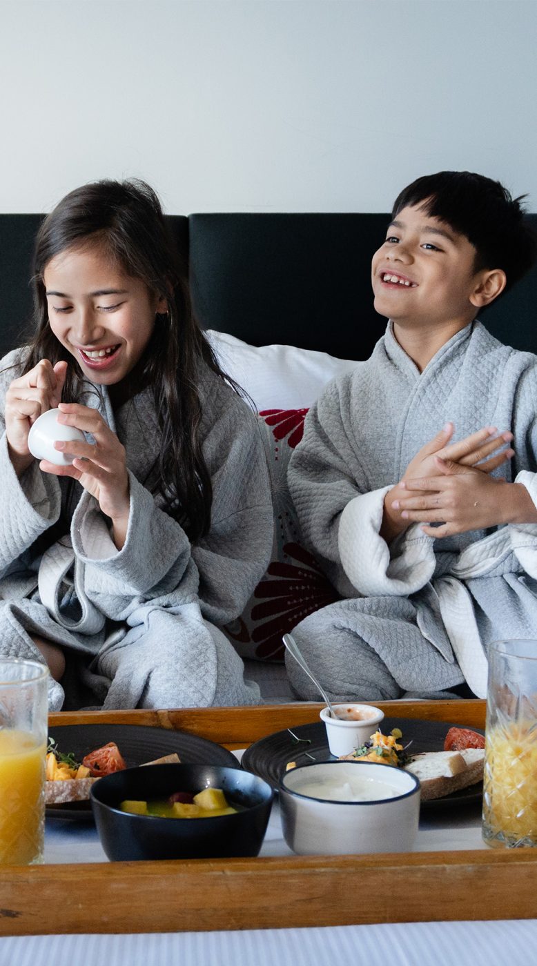 Family-Breakfast-in-Bed-Room-Service-Mobile Banner