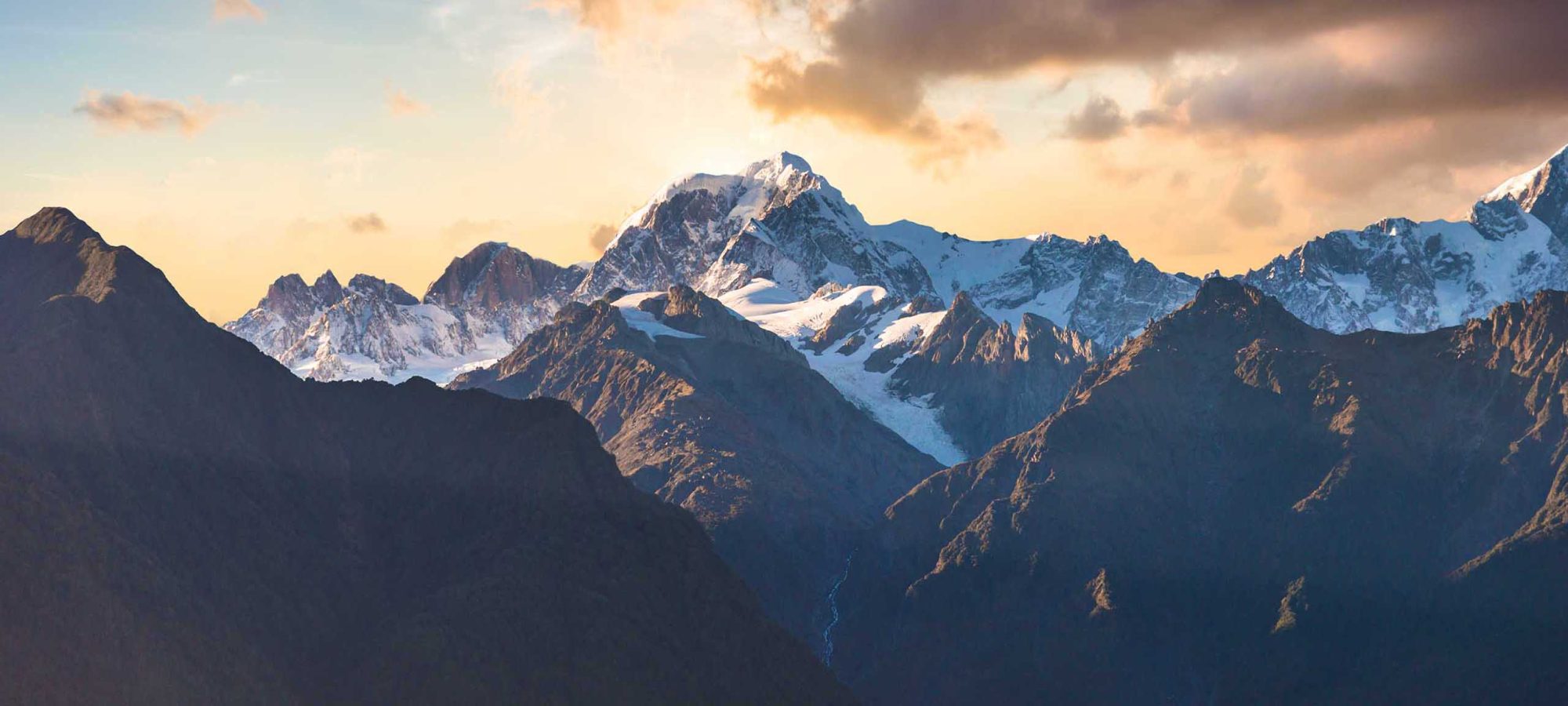 New Zealand scenic mountain landscape at Mount Cook