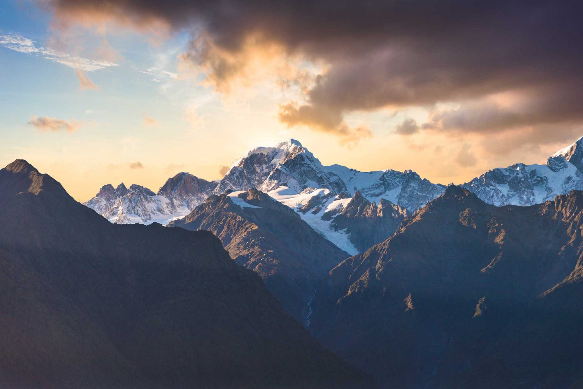 New Zealand scenic mountain landscape at Mount Cook
