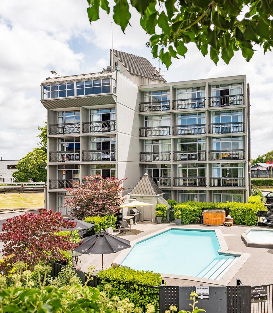 Heartland-Ambassador-Hotel-Hamilton-Exterior-Regular