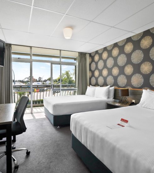 Heartland-Ambassador-Hotel-Standard-Room-1-regular