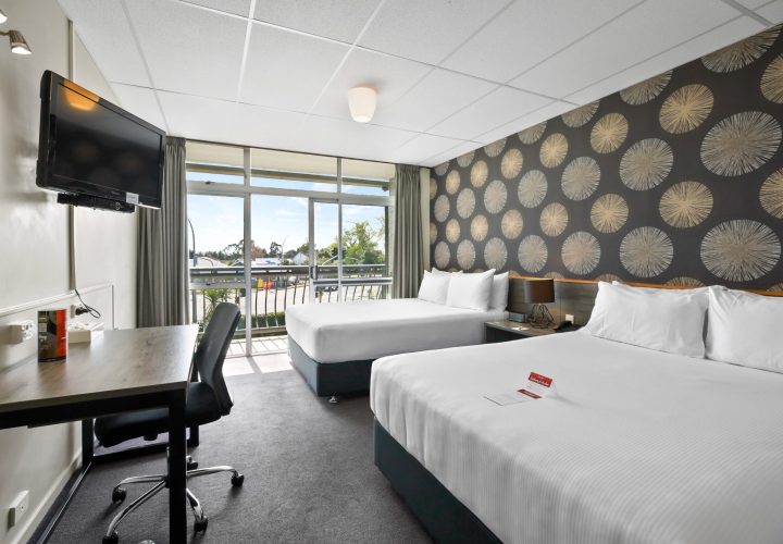 Heartland-Ambassador-Hotel-Standard-Room-1-regular