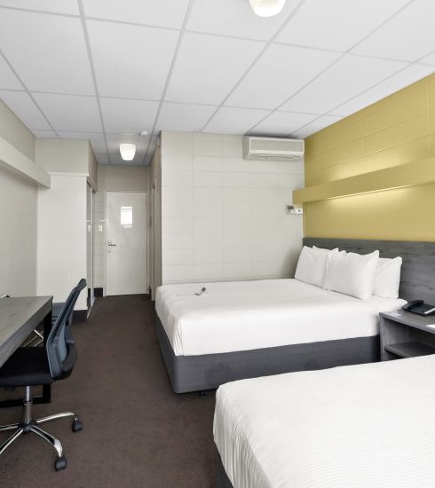 Heartland-Ambassador-Hotel-Superior-Room-3-regular