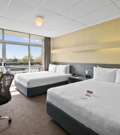 Heartland-Ambassador-Hotel-Superior-Room-4-regular