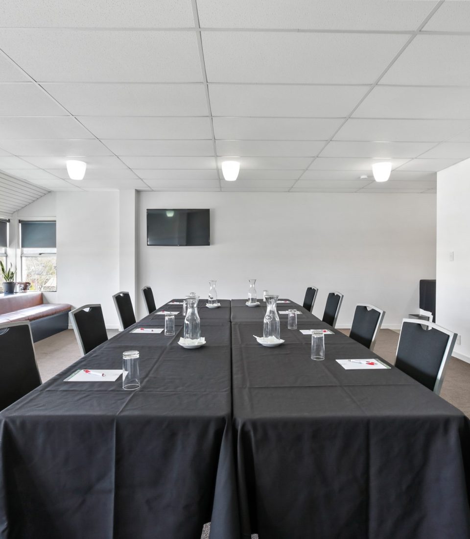 Heartland-Ambassador-Meeting-Room-Boardroom-Setup-1-regular
