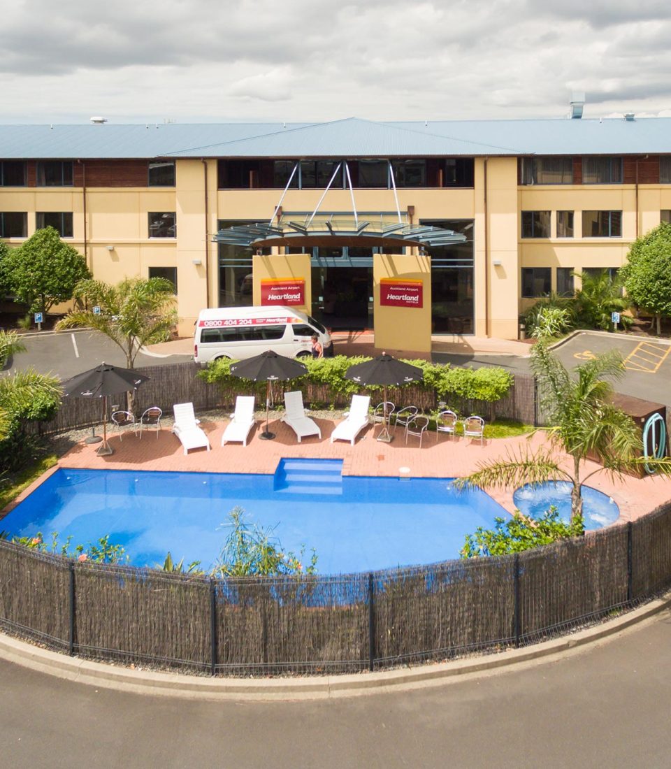 Heartland-Hotel-Auckland-Airport-Entrance-Regular
