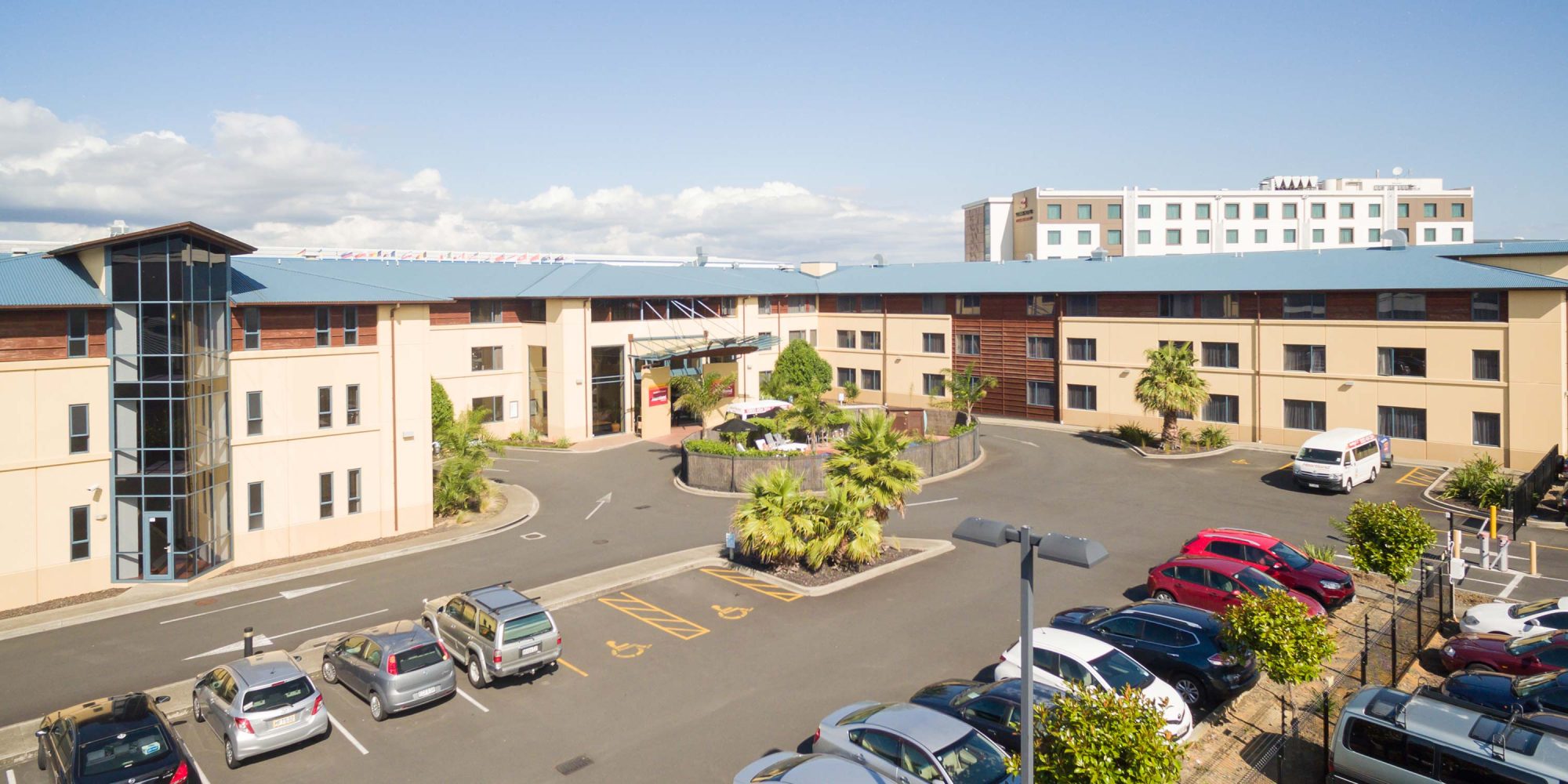 Heartland-Hotel-Auckland-Airport-Exterior-Banner-1