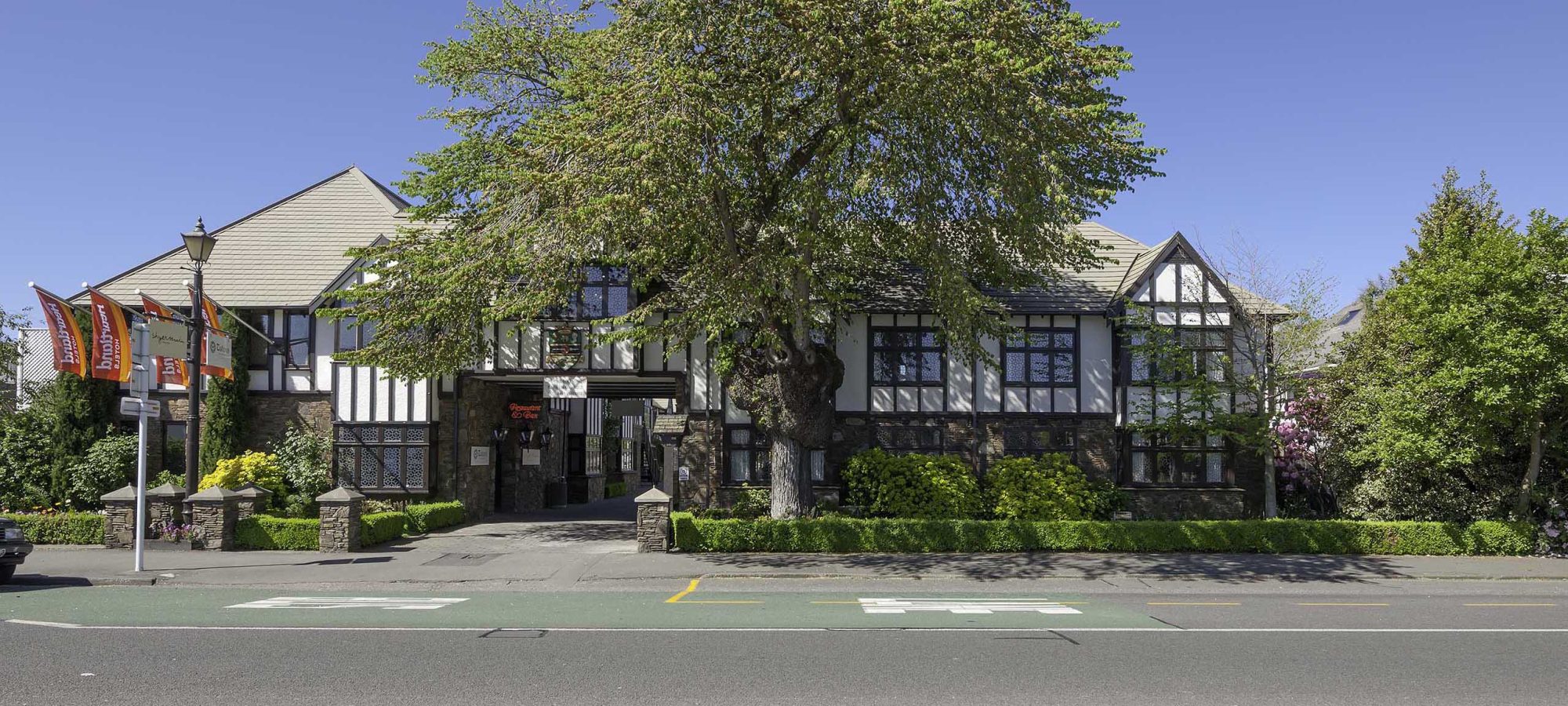 Book Early & Save in Christchurch at Scenic Hotel Cotswold