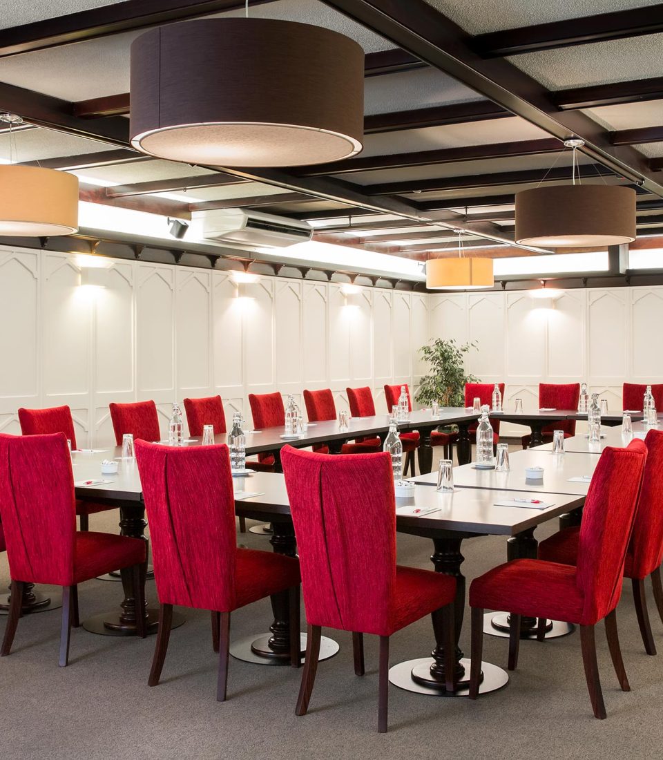 Heartland-Hotel-Cotswold-Meeting-Room-2-Regular