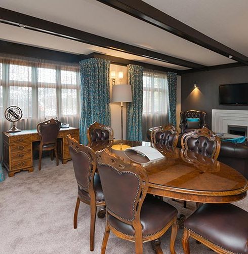 Scenic-Hotel-Cotswold-Royal-Suite-4-Small