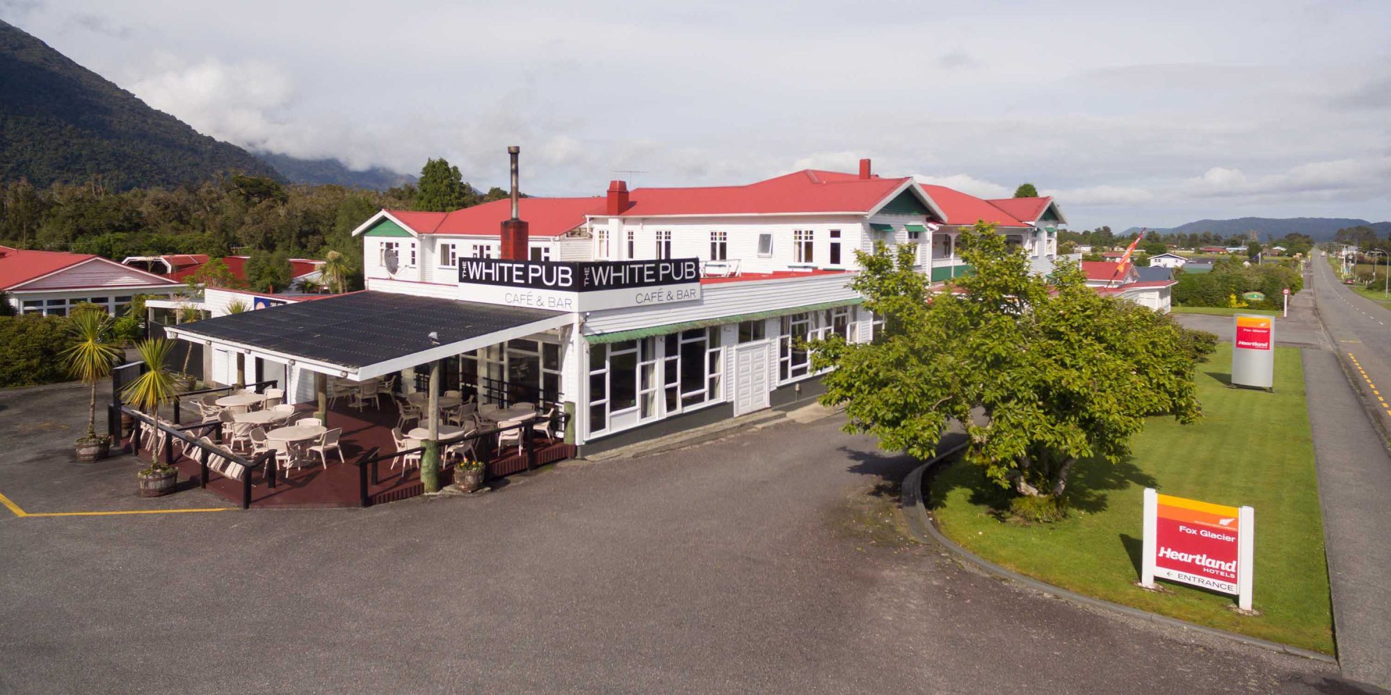 Heartland-Hotel-Fox-Glacier-Exterior-Pub-Banner