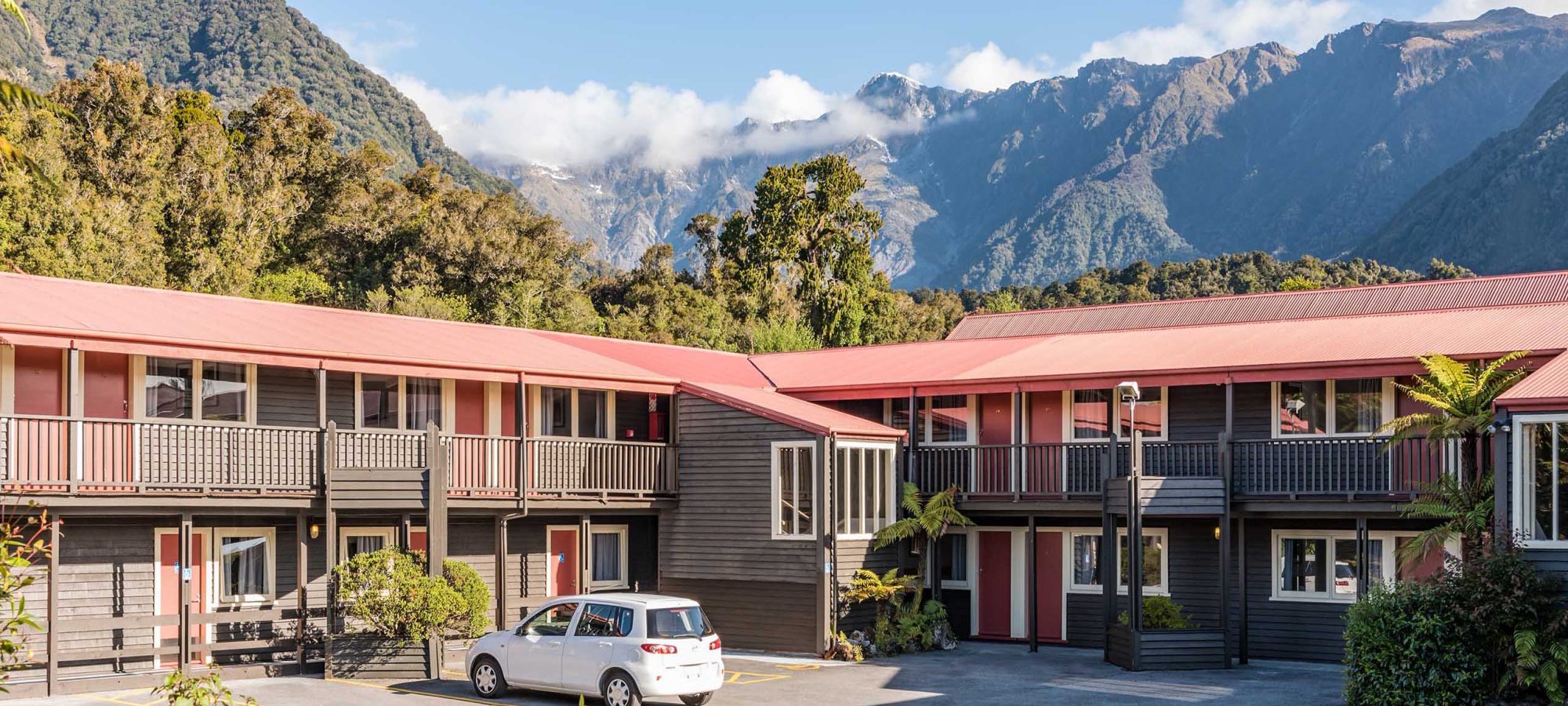 Heartland-Hotel-Glacier-Country-Exterior-Banner