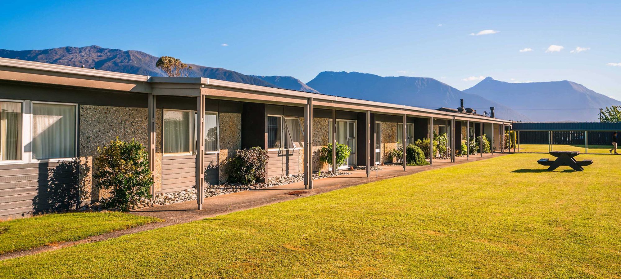 Heartland-Hotel-Haast-Exterior-Rooms-1-Banner