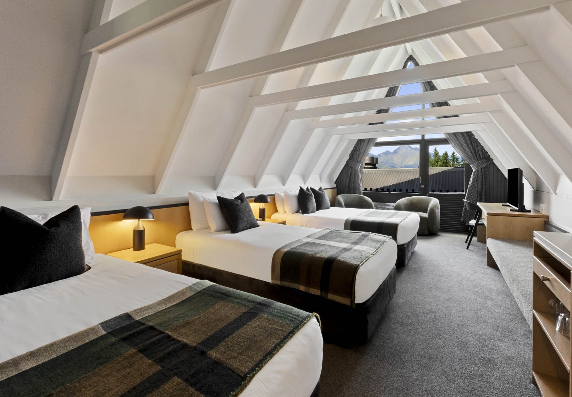 Heartland Hotel Queenstown - Standard Chalet Quad Family - 1 of 5 - regular
