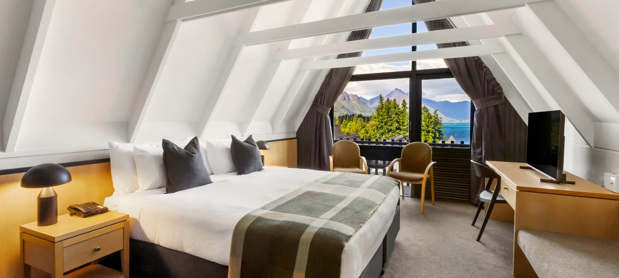 Heartland Hotel Queenstown - Superior Chalet King Lake View Banner