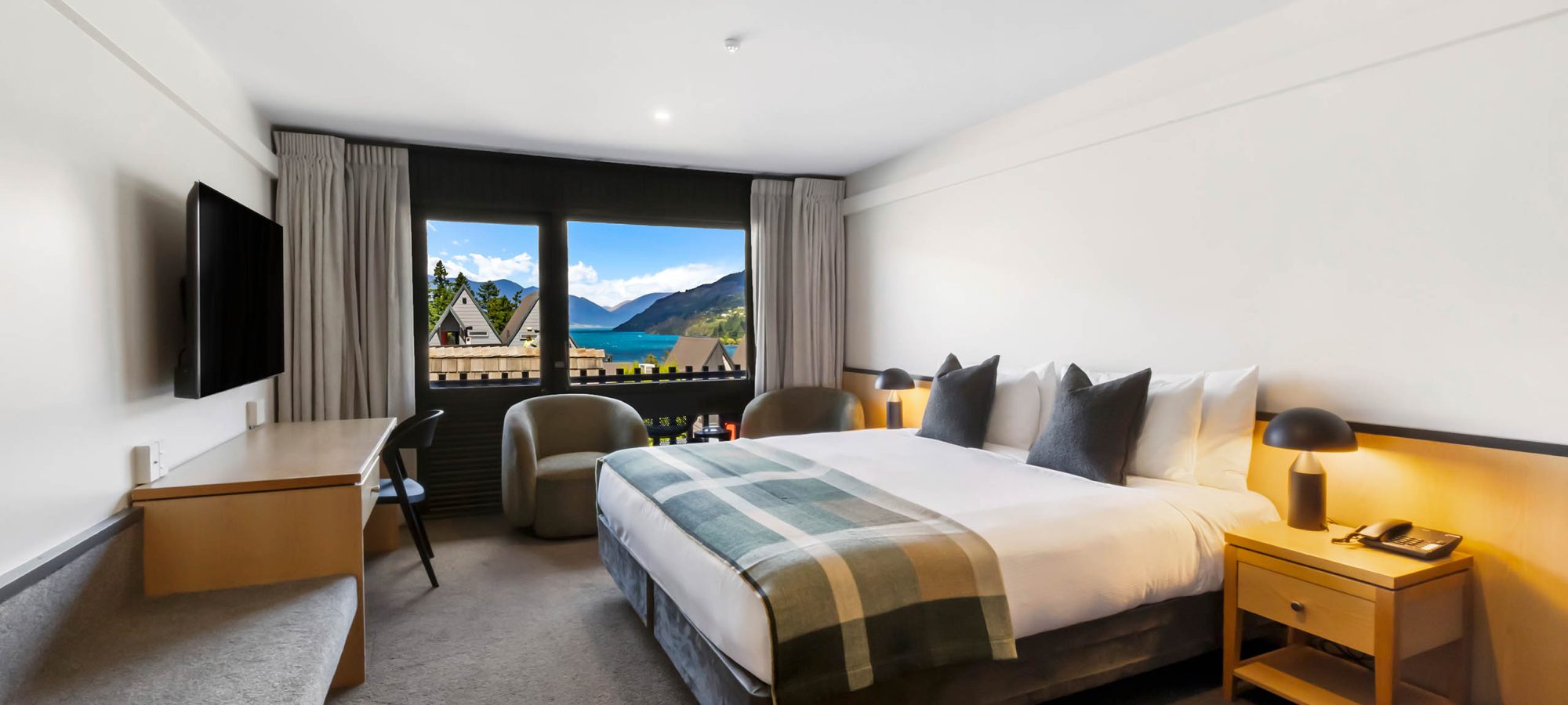 Heartland Hotel Queenstown - Superior King Lake View Banner