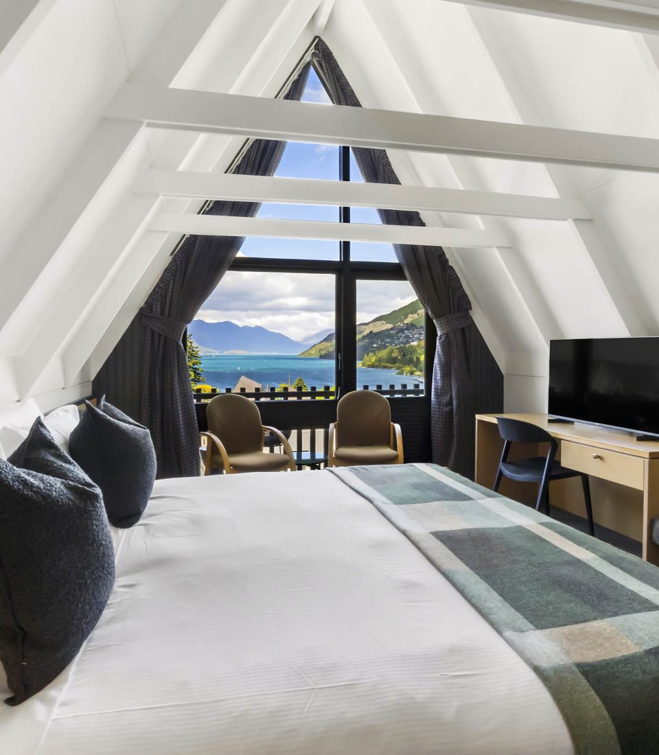 Heartland Hotel Queenstown - Superior Split King Chalet with Lake View - 3 of 8 - regular