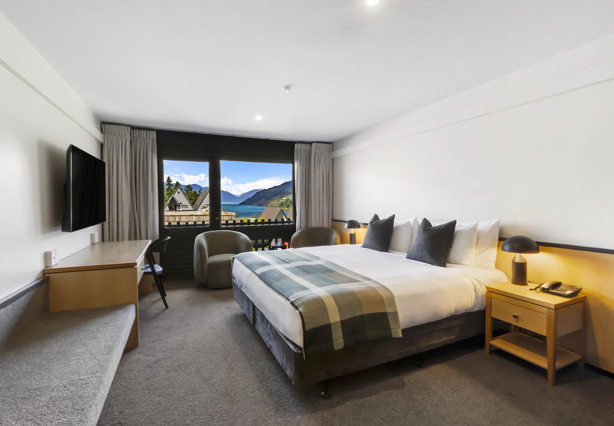 Heartland Hotel Queenstown - Superior Split King with Lake View - 1 of 13 - regular