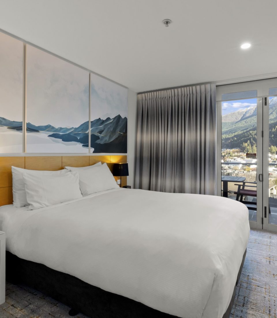 QTS-One-Bedroom-Suite-Lake-View-10