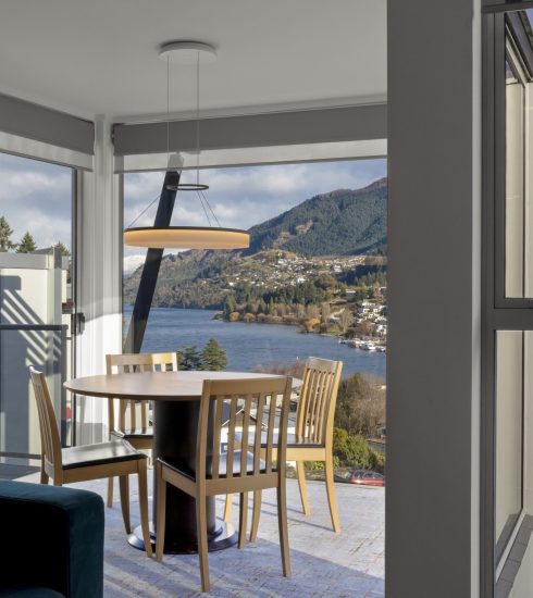 QTS-One-Bedroom-Suite-Lake-View-5
