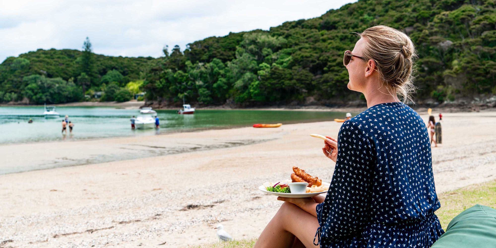 Region-Bay-of-Islands-Beach-Food-Person-Banner