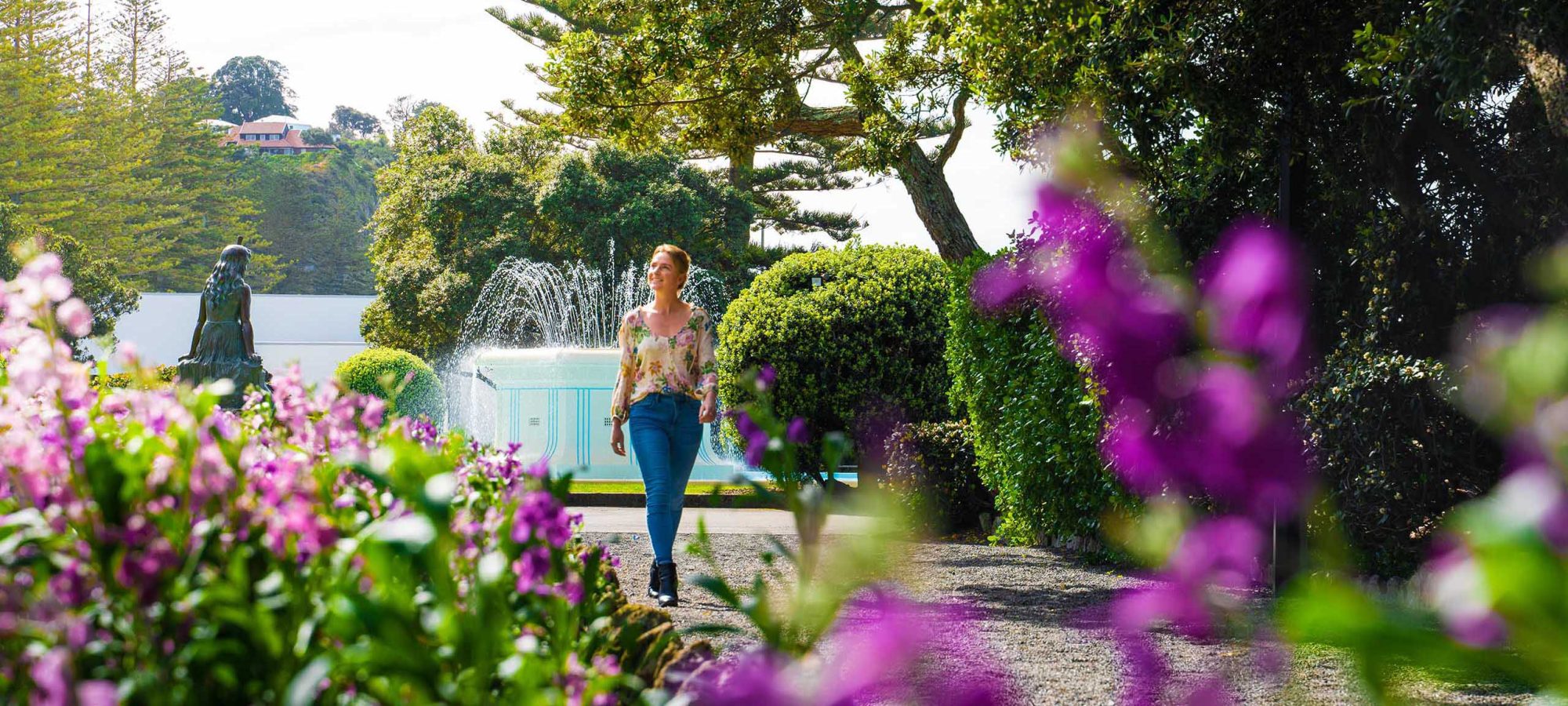 Region-Hawkes-Bay-Napier-Town-Park-Nature-People-Flowers-Fountain-Banner