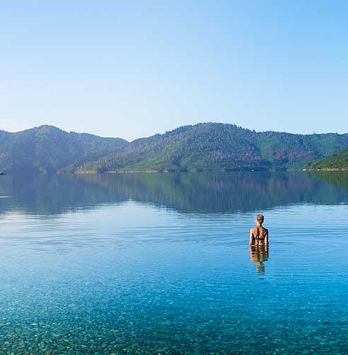 Region-Marlborough-Bay-Water-View-Swimming-Mountains-Scenery-People-Small
