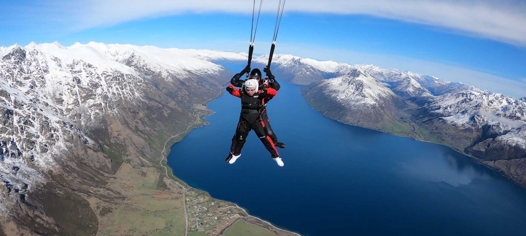 Region-Queenstown-Central-Otago-Skydiving-View-Mountains-Lake-People-1-Banner