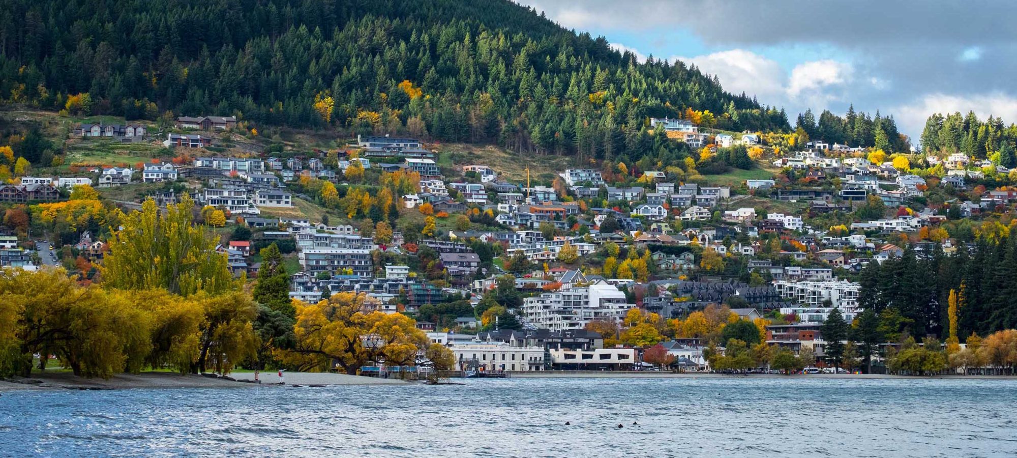 Beautiful cityscape during autumn of Queenstown city at sunset. Otago, New Zealand.