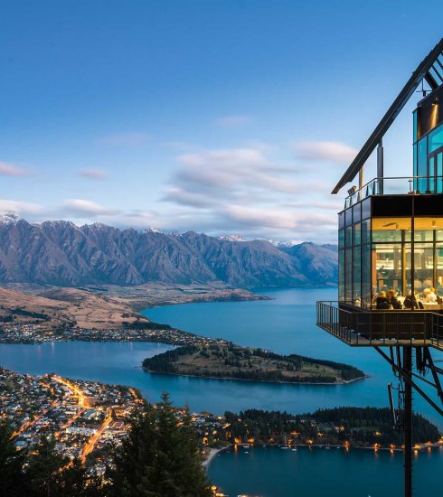 Region-Queenstown-Central-Otago-Town-Lake-View-Bobs-Peak-Sunset-Mountains-Gondola-Regular