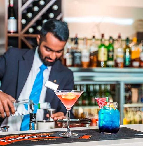 Scenic-Hotel-Bay-of-Islands-Restaurant-Bar-Drinks-Staff-People-Small
