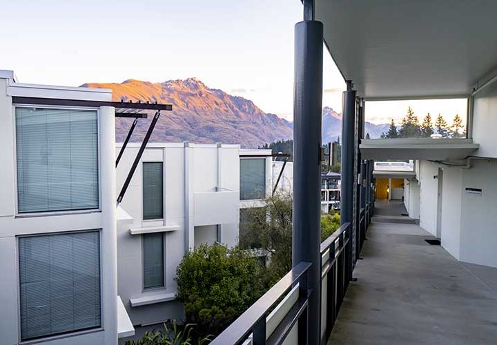 Scenic-Suites-Queenstown-Exterior-Mountain-View-Sunset-2-Small