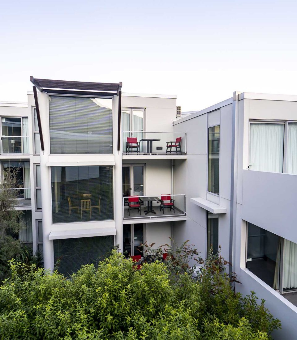 Scenic-Suites-Queenstown-Exterior-Sunset-Regular