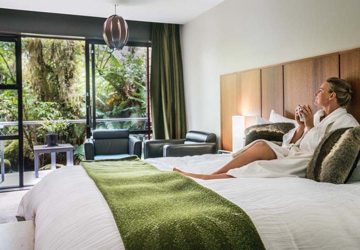 Te-Waonui-Forest-Retreat-Guest-Room-Lady-Small
