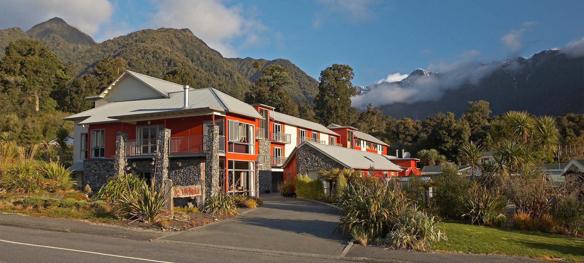 Te Weheka Hotel Exterior and Entrance_website_banner