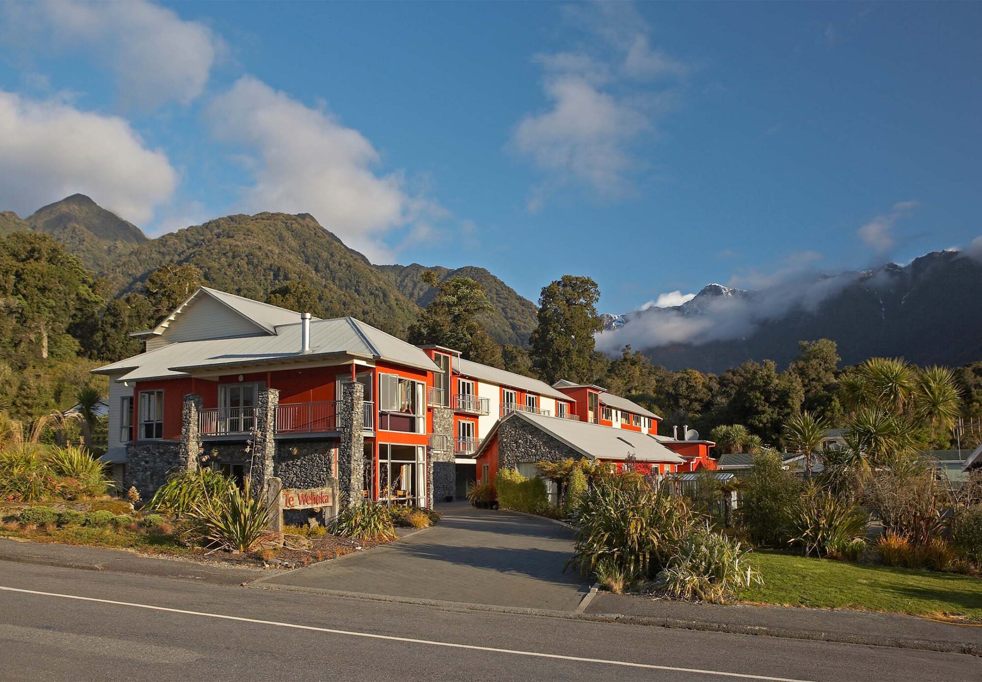 Te Weheka Hotel Exterior and Entrance_website_regular
