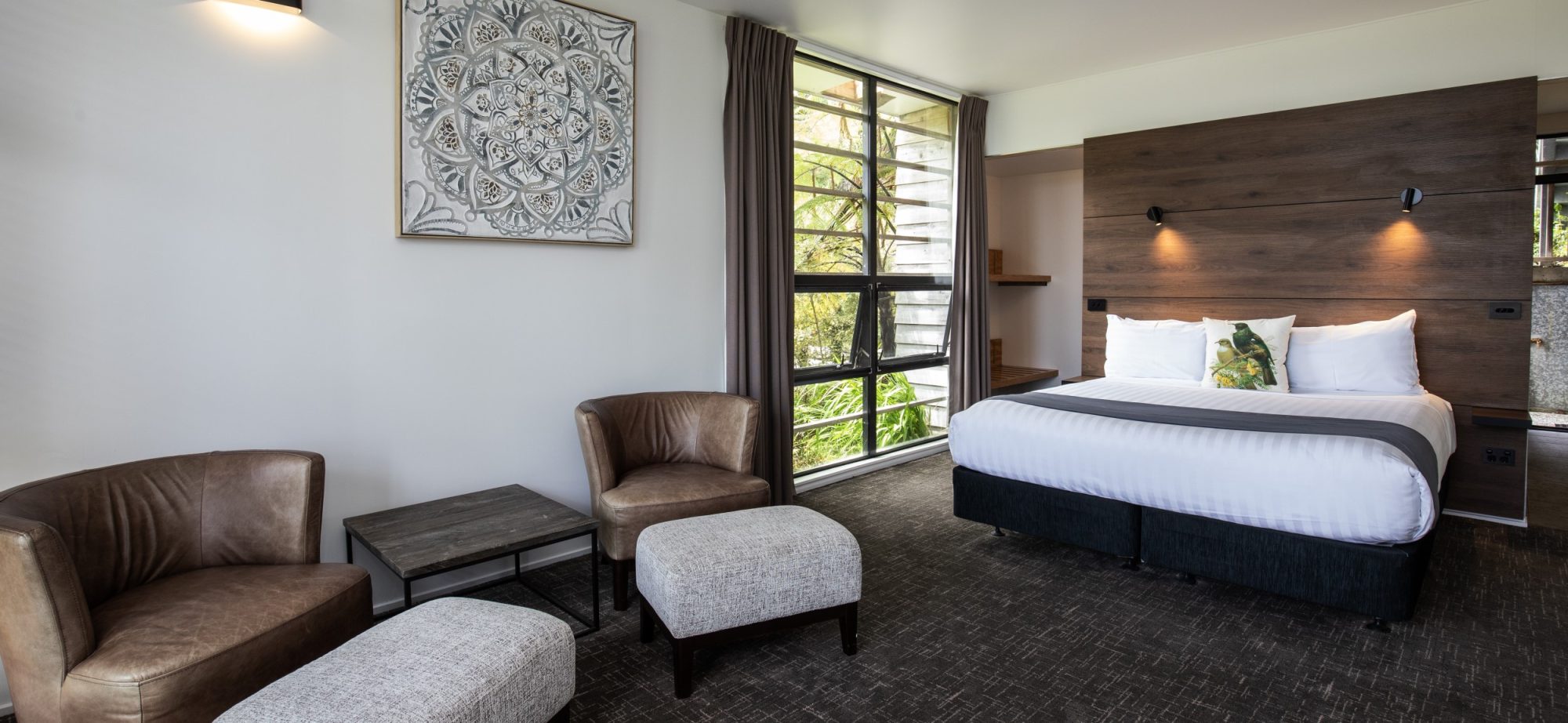 deluxe-rainforest-and-ocean-view-suites-banner