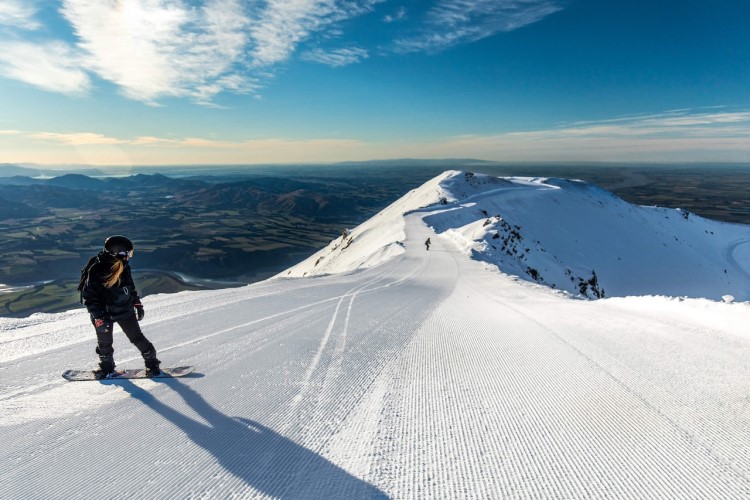 mt_hutt_woman_snowboarding_virgin_mile